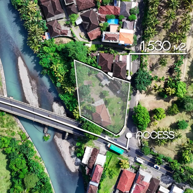 Top-down map view of 1,530m2 Medewi land for sale with road access, river frontage, and surrounding tropical village