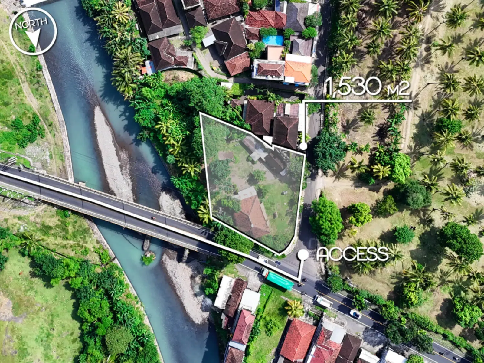 MEDEWI 11-1_1600x1200_compressed Top-down map view of 1,530m2 Medewi land for sale with road access, river frontage, and surrounding tropical village